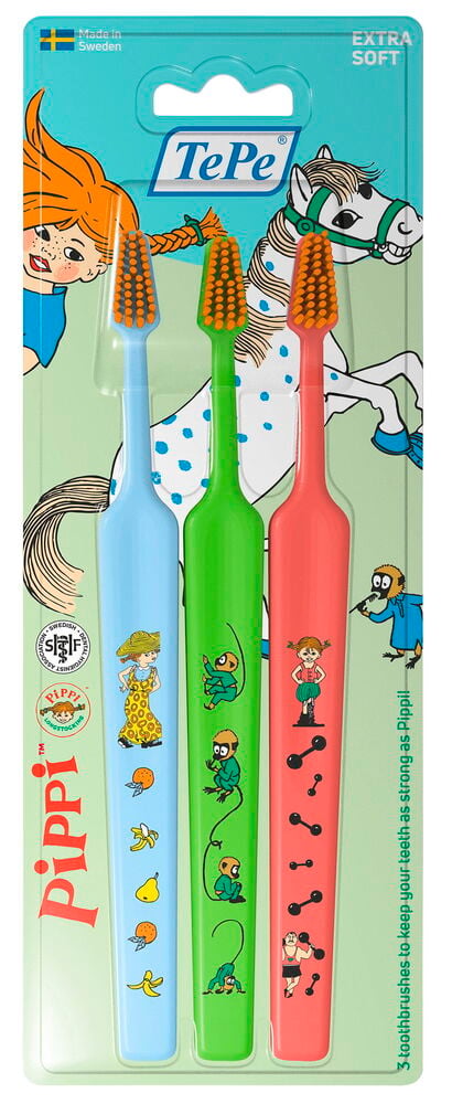 Ett 3-pack TePe Kids Pippi tandborstar: blå, grön och korall, med orange borst och karaktärsgrafik.
