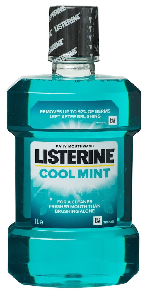 Mundspülung Listerine 1000 ml Cool Mint, eine blaugrüne Flüssigkeit in einer transparenten Flasche mit schwarzem Deckel.
