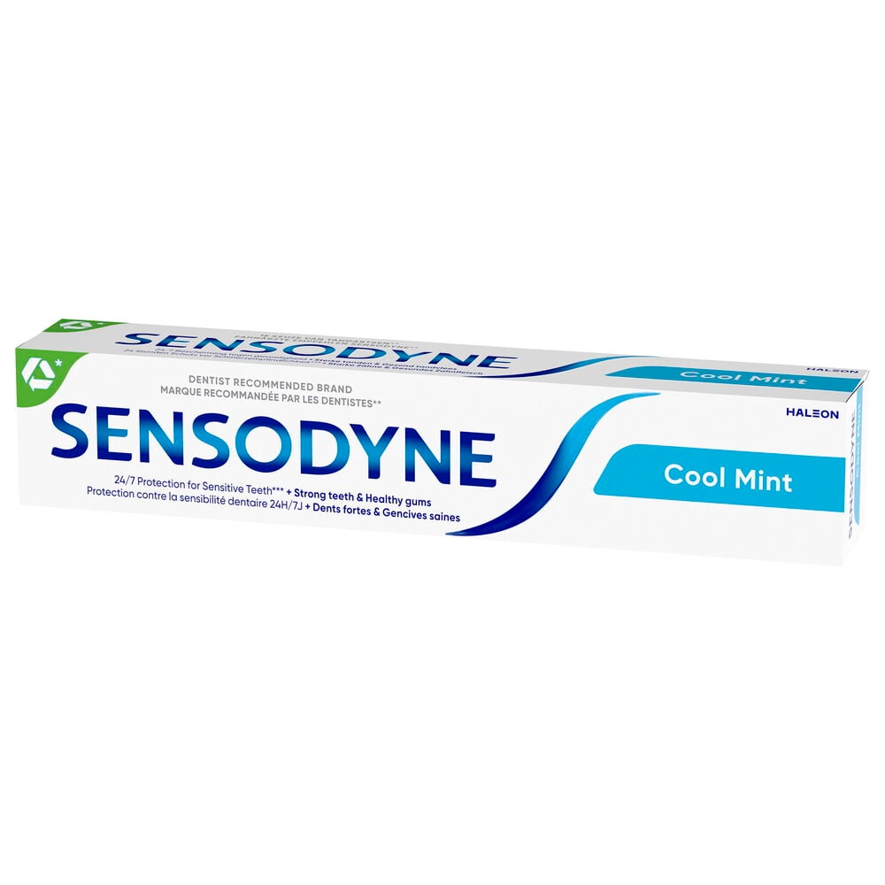 Sensodyne 75 ml Cool Mint Zahnpastapackung, weiß mit blauen Akzenten, schräge Ansicht.