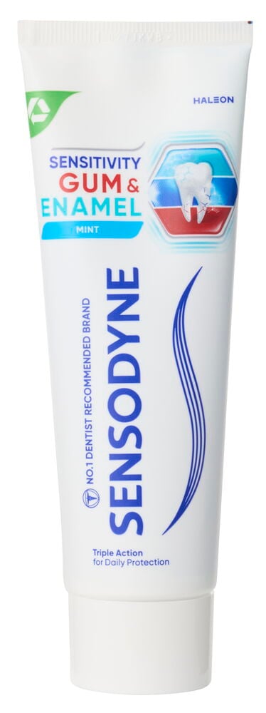 Valkoinen Sensodyne Sensitivity Gum & Enamel hammastahnatuubi sinisellä, punaisella ja vihreällä brändäyksellä, edestä.