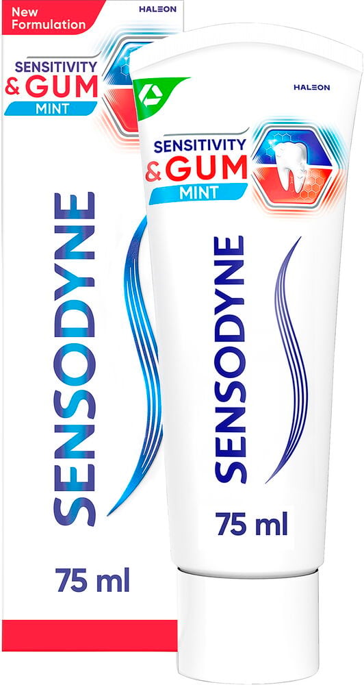 Tannkrem Sensodyne 75 ml Sensitivity & Gum tube og hvit eskeemballasje, begge med blå og rød tekst.