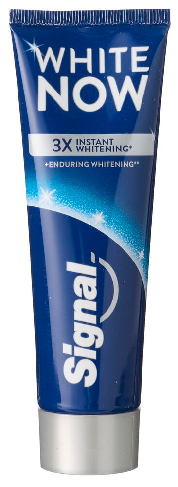 Eine blaue Zahnpastatube, Signal 75 ml White Now, mit weißem Text und silbernem Sockel, Vorderansicht.