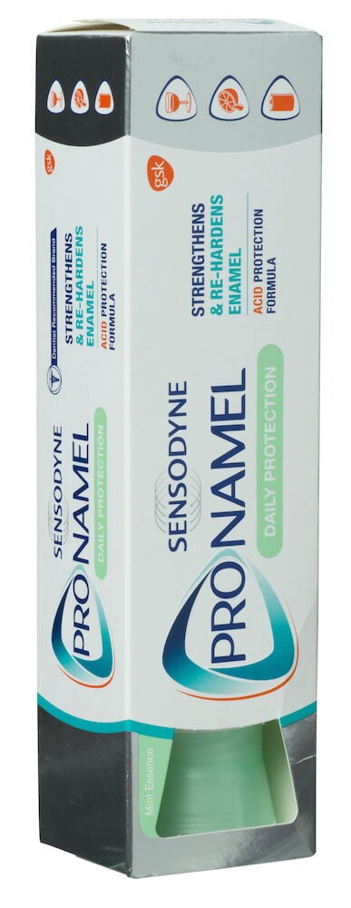 Sensodyne Pronamel Daily Protection Zahnpasta-Verpackung, weiß und grau mit blauen und grünen Akzenten, zeigt eine grüne Tube.