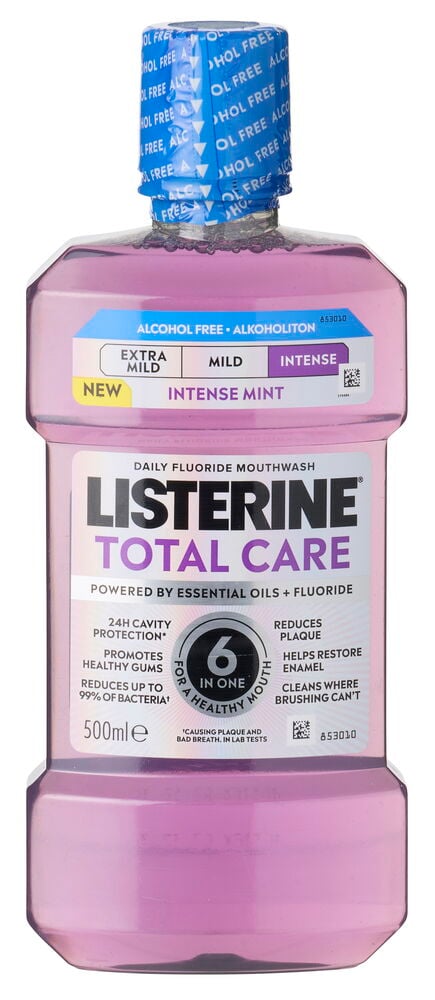Lila Listerine Total Care 500 ml fluorskölj med Intense Mint smak, alkoholfri.