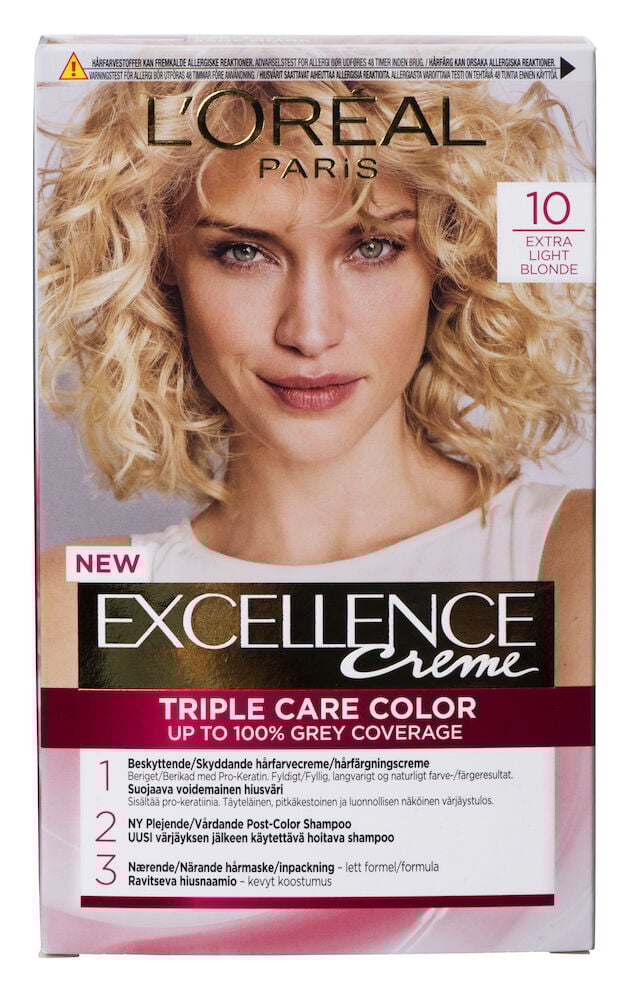 Kvinne med krøllete, meget lysblondt hår.