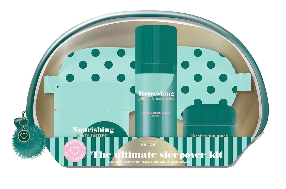 Grönt 'The Ultimate Sleepover Kit' presentset med sovmask, kroppssmör, kuddspray, läppmask och pompom.