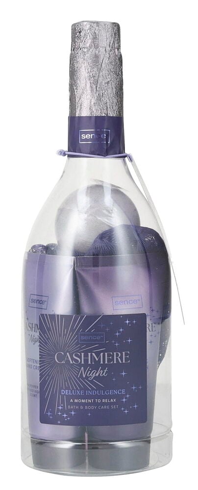 Et Sence Gavesett Cashmere Night med 5 deler bad- og kroppspleie i klar flaskeformet plast med lilla produkter.
