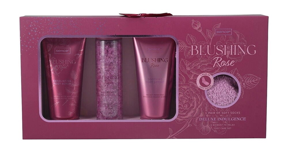 Sence 4 deler Foot Care Set Blushing Rose gavesett inneholder rosa skrubb, fotbad, krem og myke sokker.