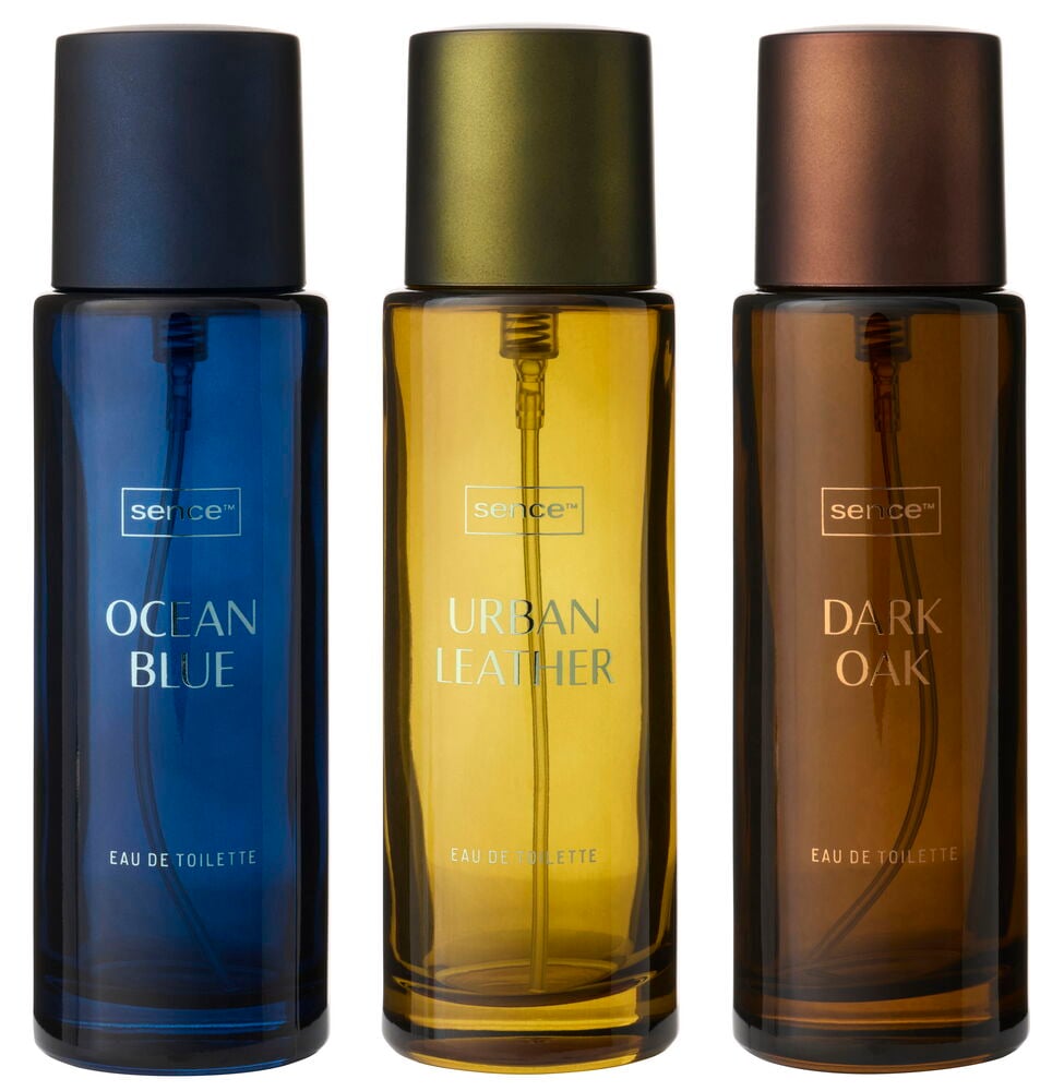 Tre Sence Men Eau de Toilette-flaskor: blå Ocean Blue, bärnstensfärgad Urban Leather och mörkbrun Dark Oak.