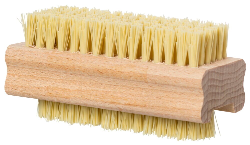 Nagelbürste mit Bambusgriff und hellen Nylonborsten.