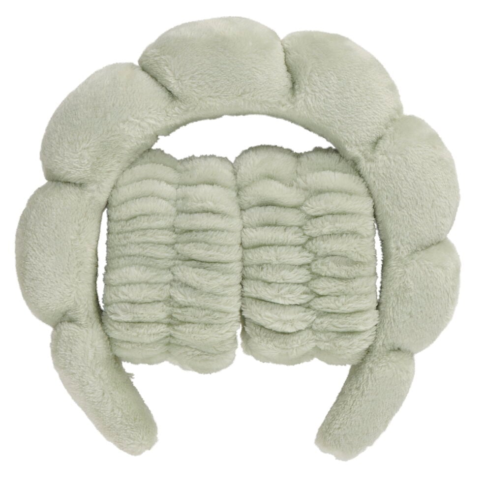 Hellgrünes flauschiges Diadem mit segmentiertem Design und zwei passenden geriffelten Armbändern.