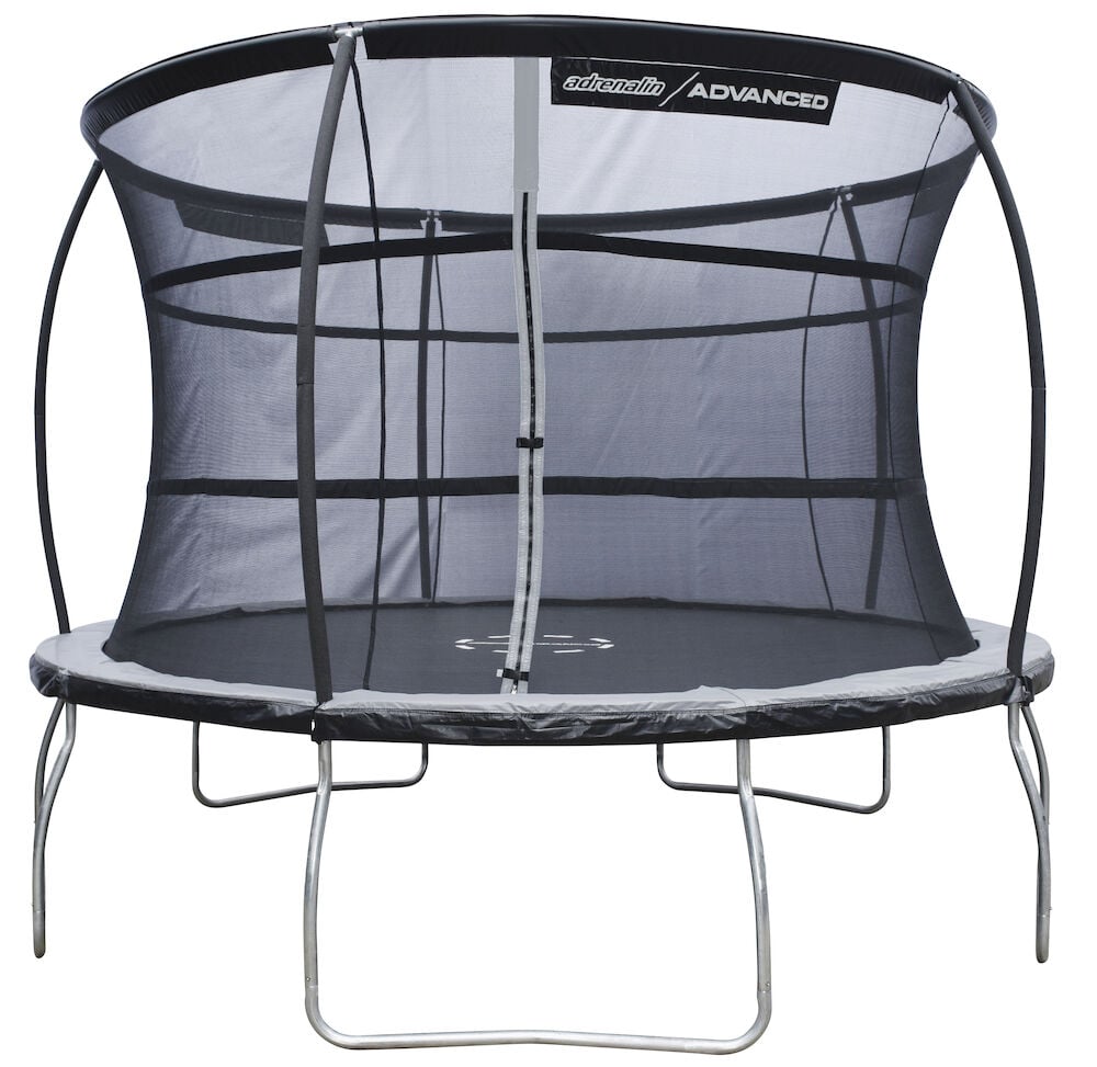 Rund svart och grå trampolin med svart skyddsnät och "Adrenalin / ADVANCED"-märkning, sedd framifrån.