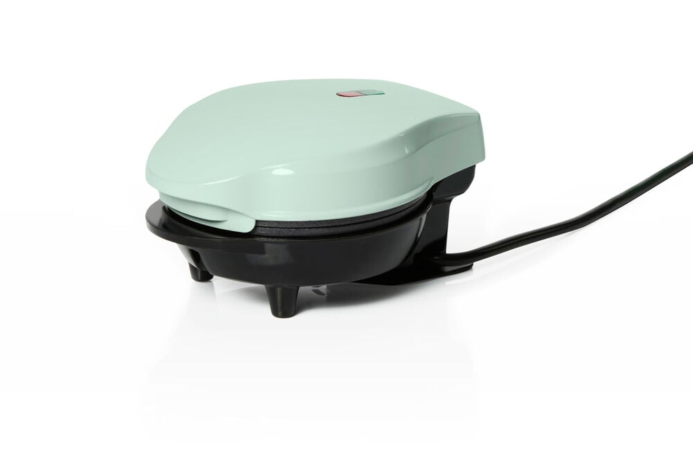 Stängt belgiskt våffeljärn med grön ovansida.