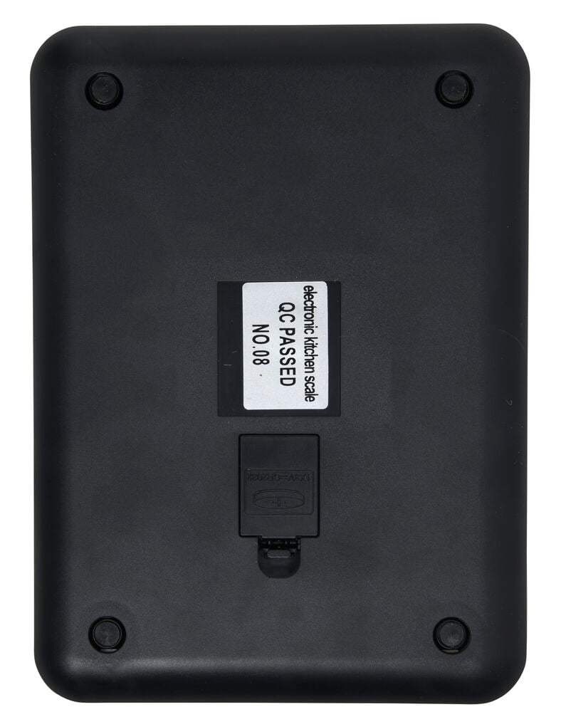Svart baksida av digital köksvåg med batterilucka.