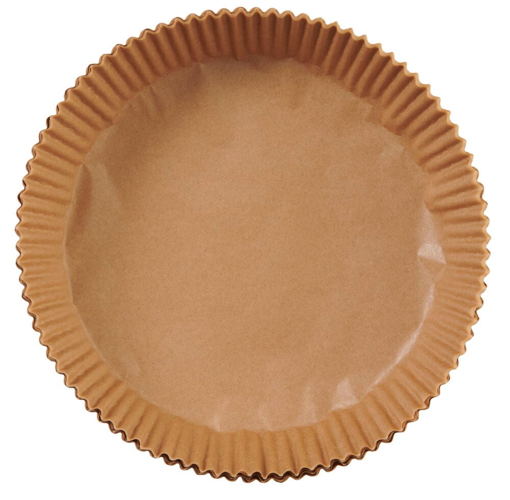 Rund brunt airfryer papper med veckade kanter.