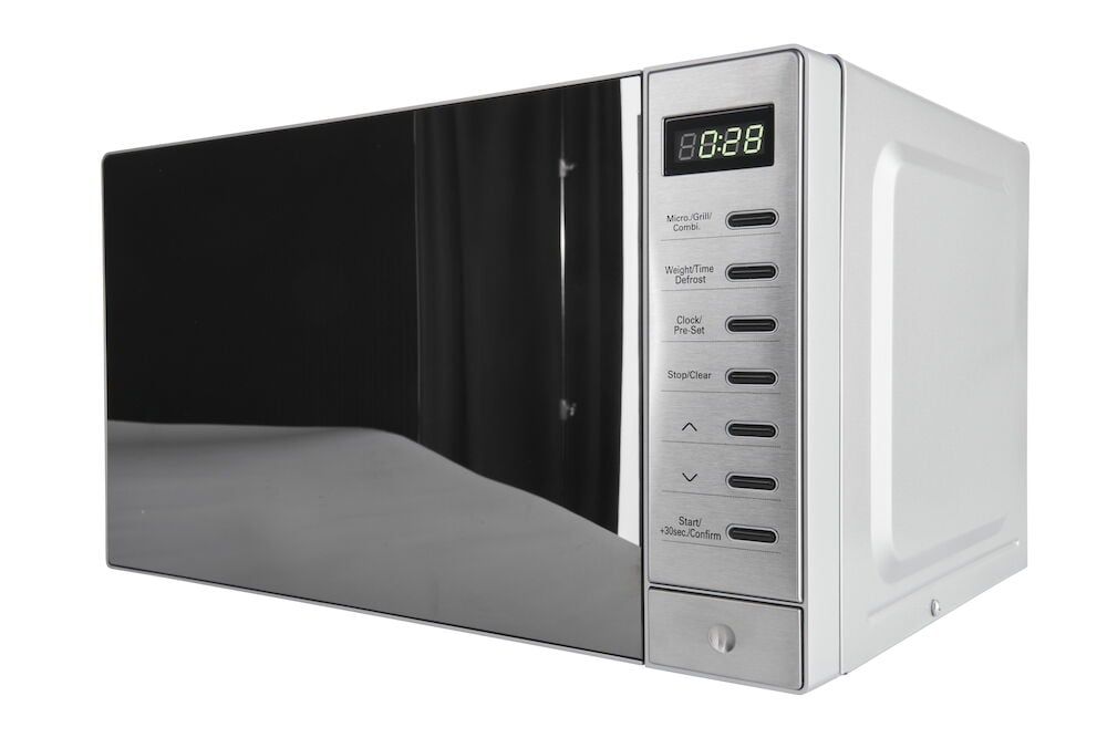 Valkoinen mikroaaltouuni peili-ikkunalla ja digitaalinäytöllä.