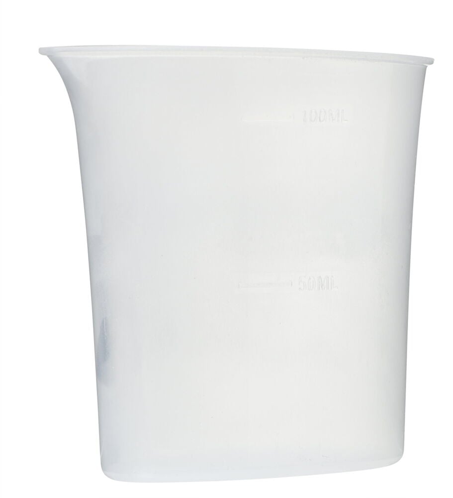 Genomskinlig plastmugg för uppmätning av vätska.