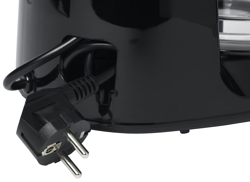 Svart kaffebryggare med sladd och kontakt synliga.