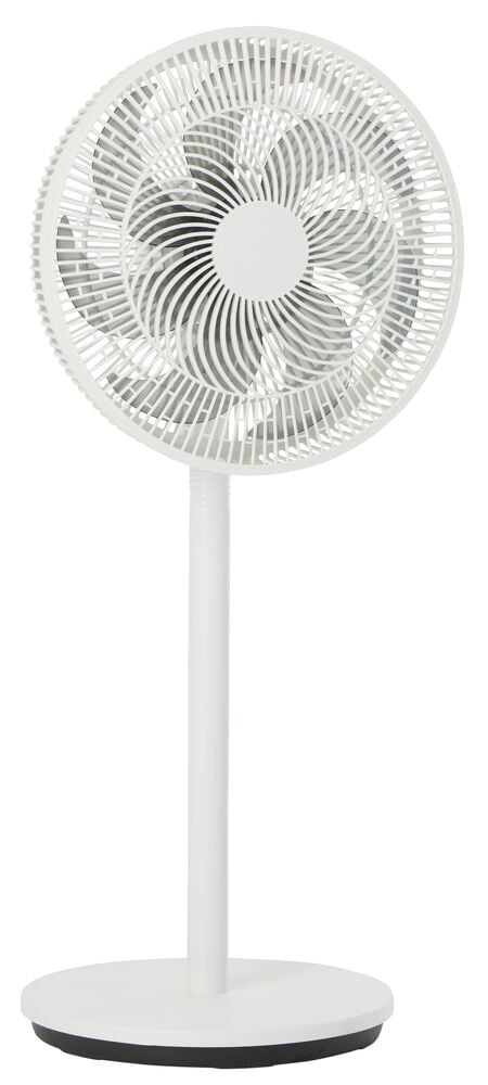 Hvit FS26 gulvvifte med rundt hode, spiralgitter, slank stativ og rund base.