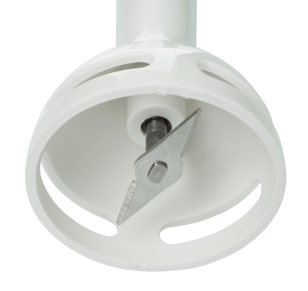 Vit stavmixer med rostfritt stålblad och plasthölje.