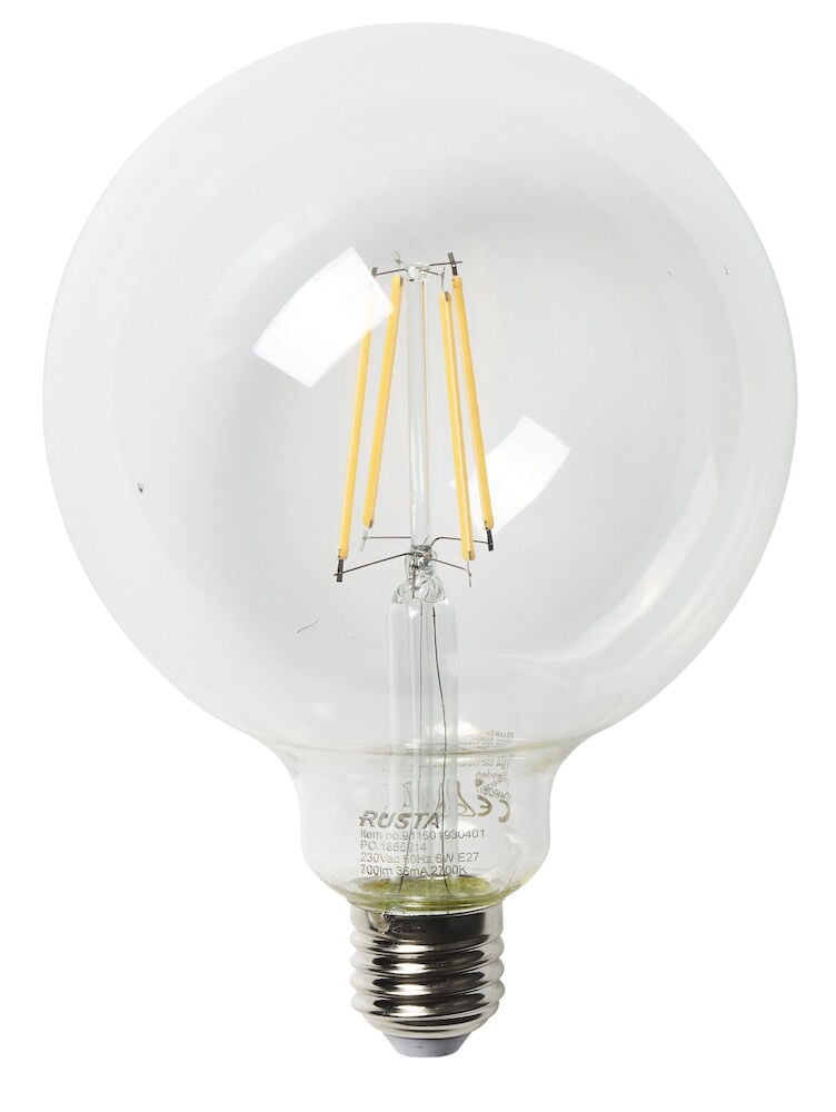 Klar globformad LED-lampa med synliga filament.