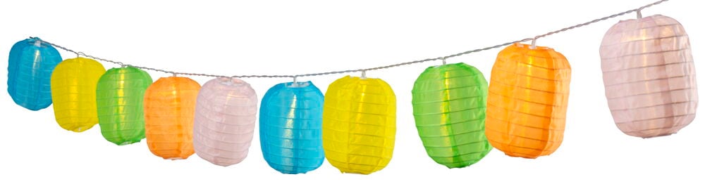 Färgglada rispapperslyktor på en solcellsslinga.