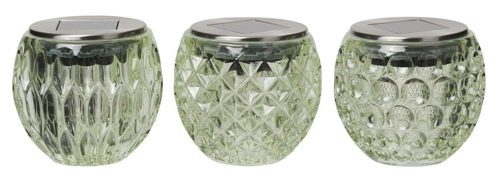 Drei Solarleuchten aus grünem Glas mit verschiedenen Mustern.