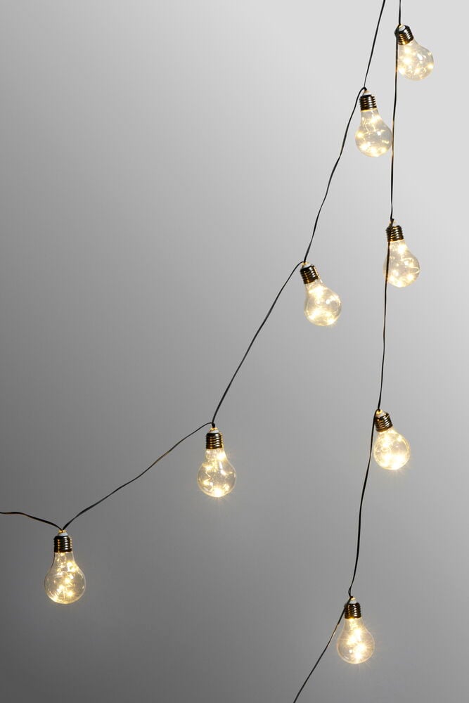 Ljusslinga med klara glödlampor på svart sladd.