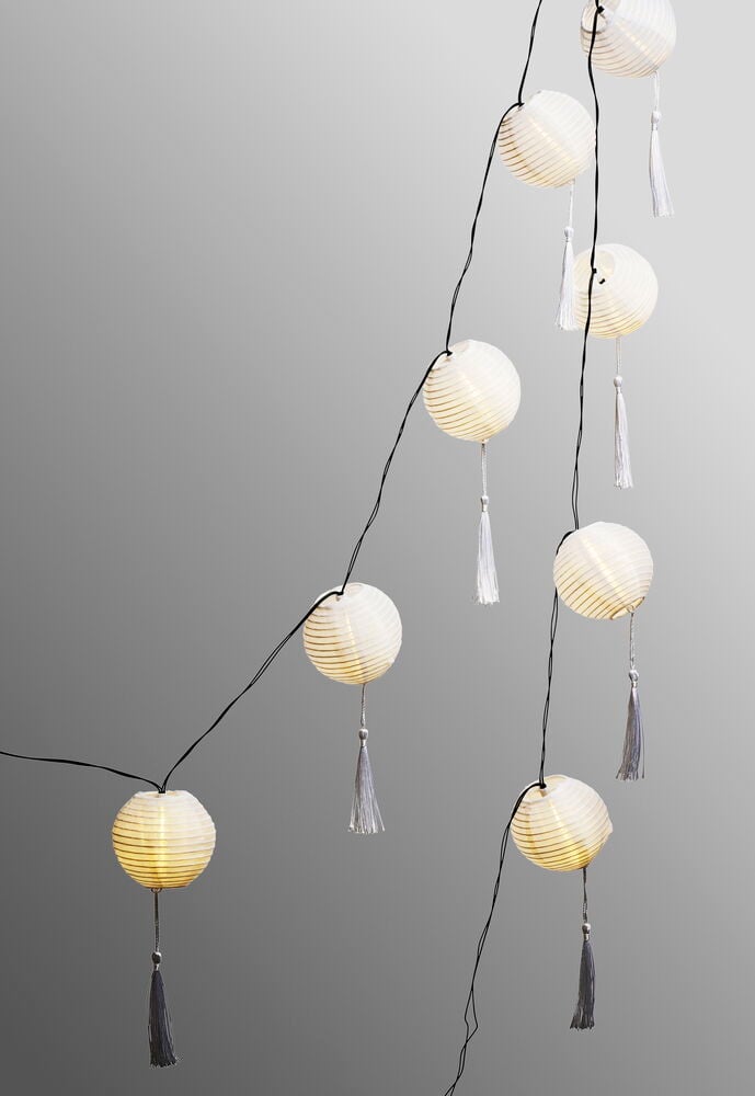 Vita risbollformade solcellslampor för utomhusbruk.