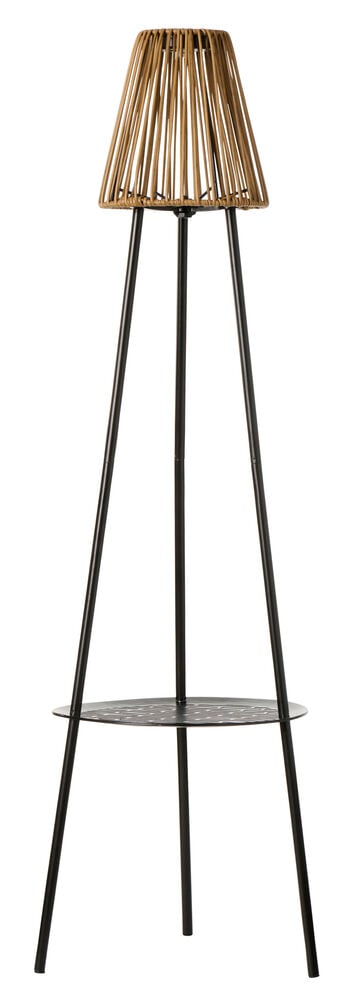 Solcellsdriven golvlampa Björkö med svart stativ, rund svart hylla och ljusbrun konisk lampskärm av rotting.