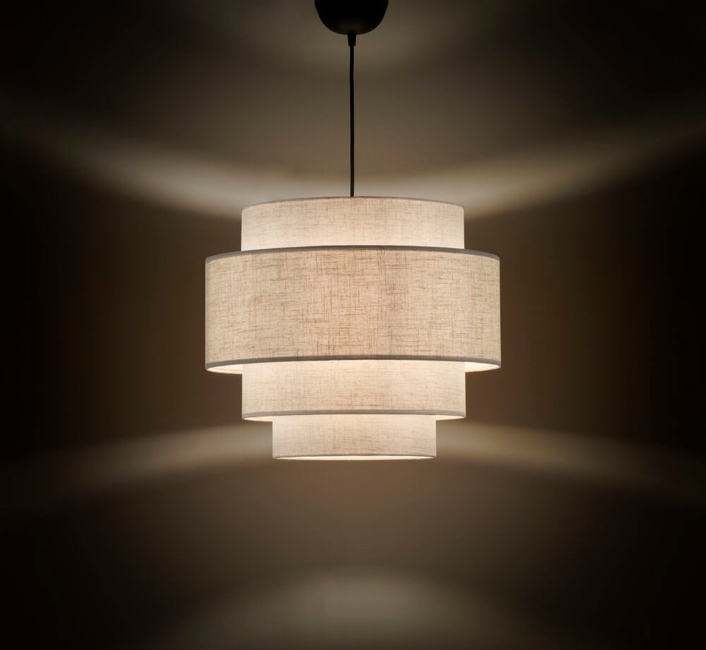 Taklampe med tre nivåer i lys lin-skjerm.