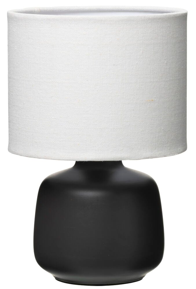 Bordslampa med svart keramikfot och vit tygskärm.
