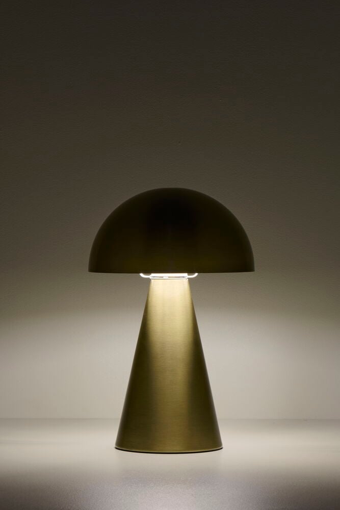 Svampformad bordslampa i mässing, tänd.