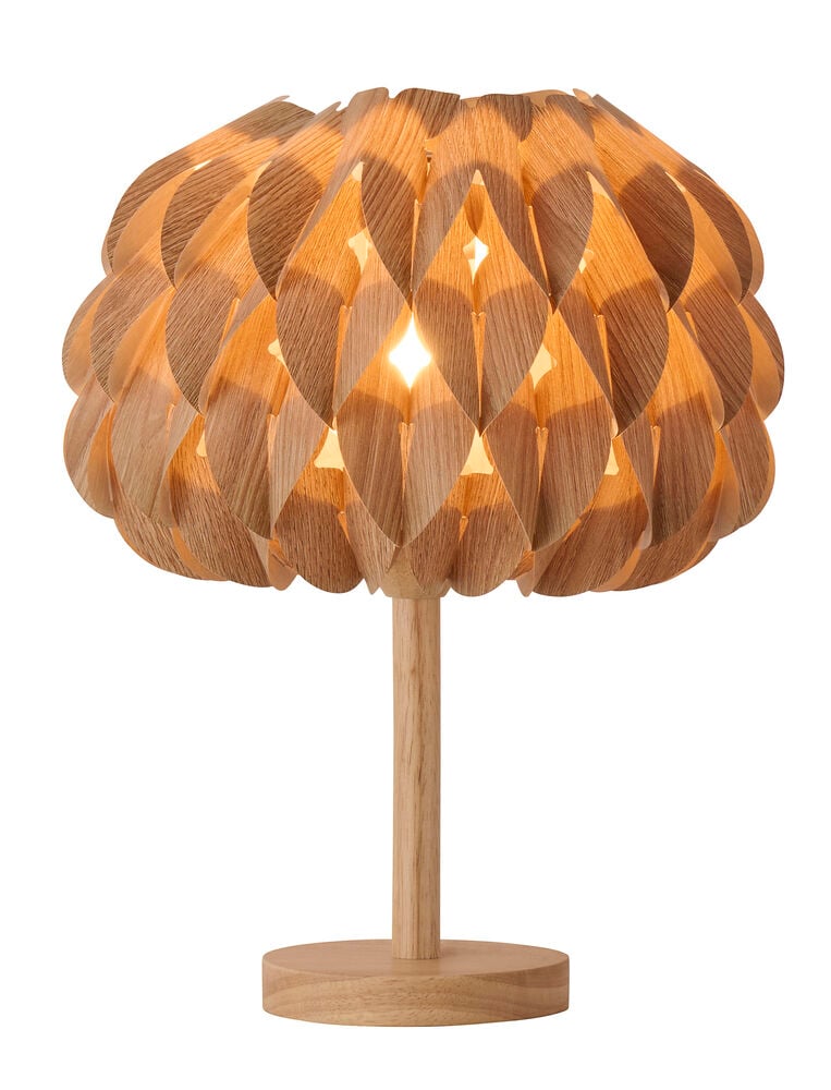 Holztischlampe, 30,8x37,5 cm, mit rundem Schirm aus überlappenden Holzblättern auf einfachem Holzfuß.