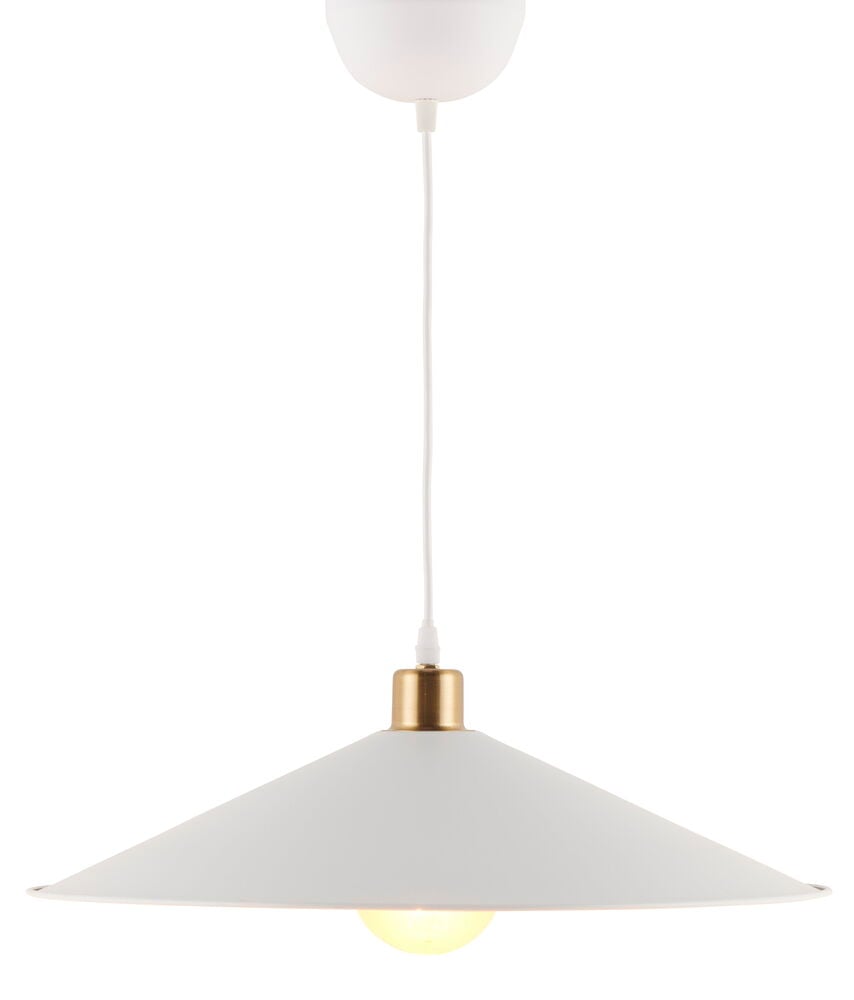 Vit taklampa i metall med mässingsdetalj.