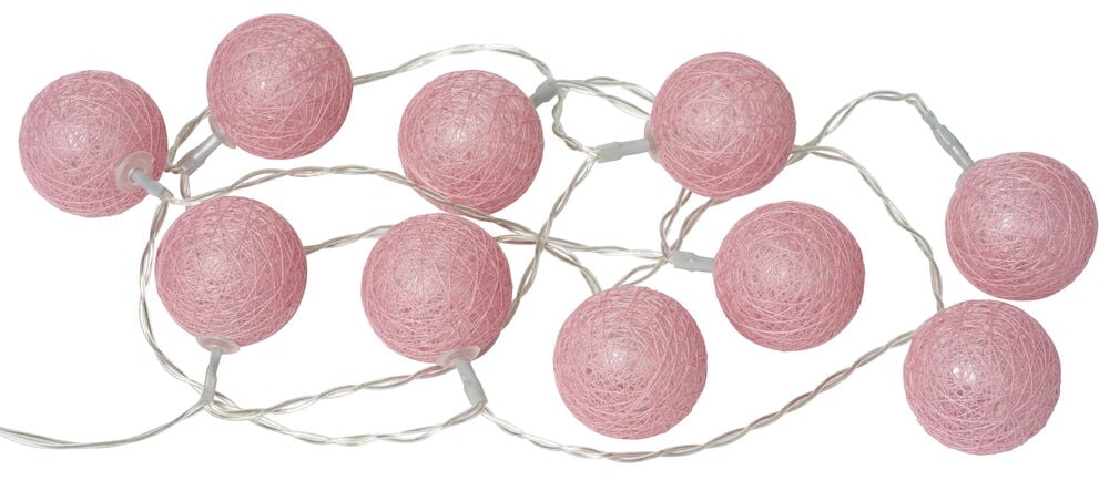 En ljusslinga med rosa dekorativa bollar.