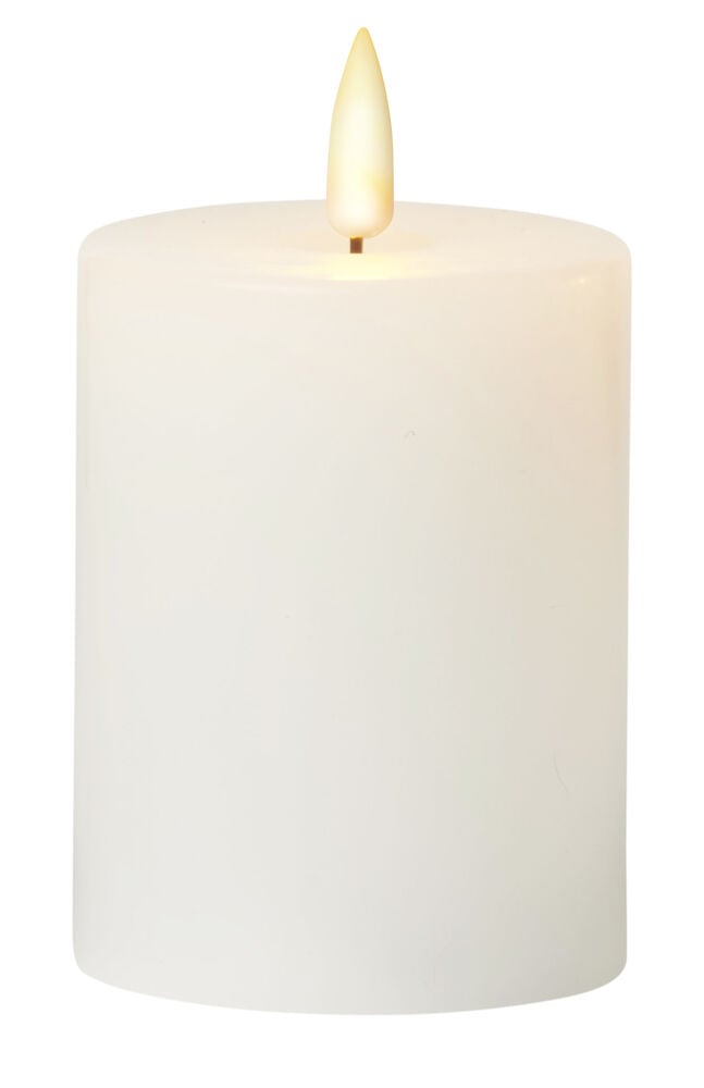 Blockljus i vitt vax med naturtrogen LED-låga.