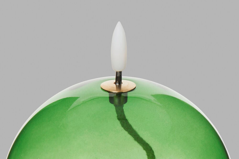 Grönt runt LED-ljus med vit låga.