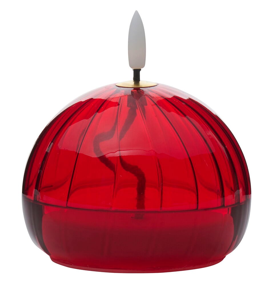 Rote Rone Round Stripes LED-Kerze mit gewölbter, gerippter Oberseite und einem weißen Flammenlicht.