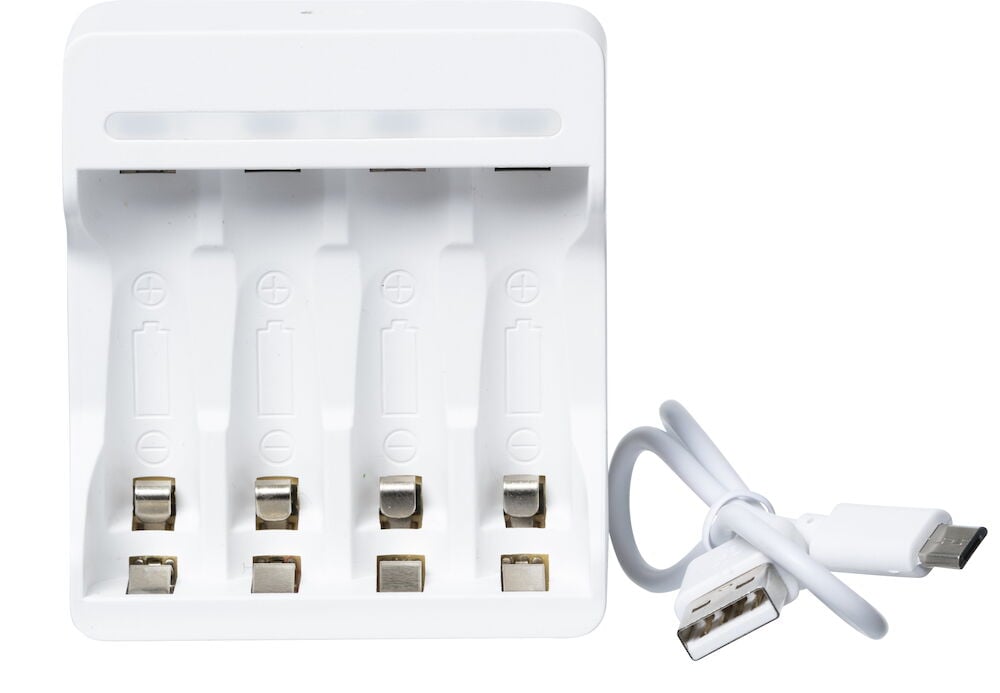 Vit USB batteriladdare för fyra AA eller AAA.