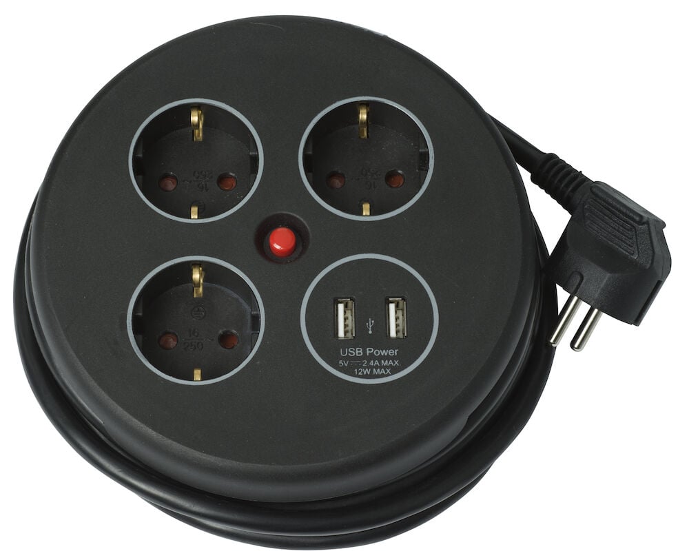 Svart kabelvinda med tre uttag och två USB portar.