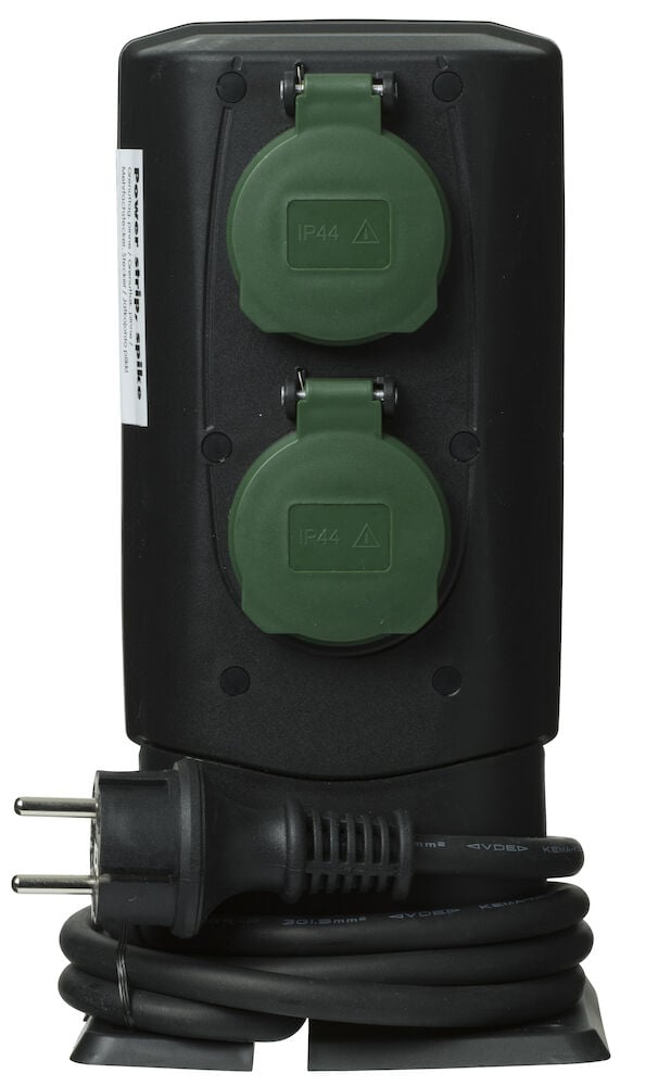 Musta jatkojohto, jossa on neljä vihreää pistorasiaa ja johto.