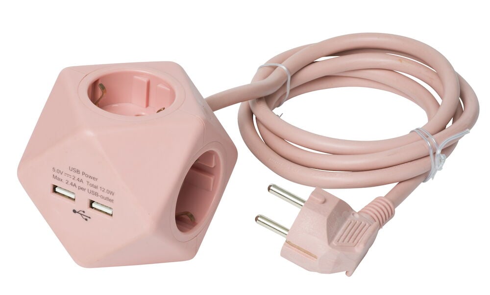 Rosa grenuttag med fyra uttag och lång sladd.