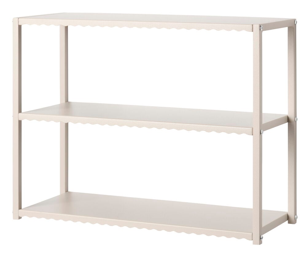 Ein dreistöckiges hellbeiges Metall Regal Noel 40x15 cm mit gewellten Kanten.