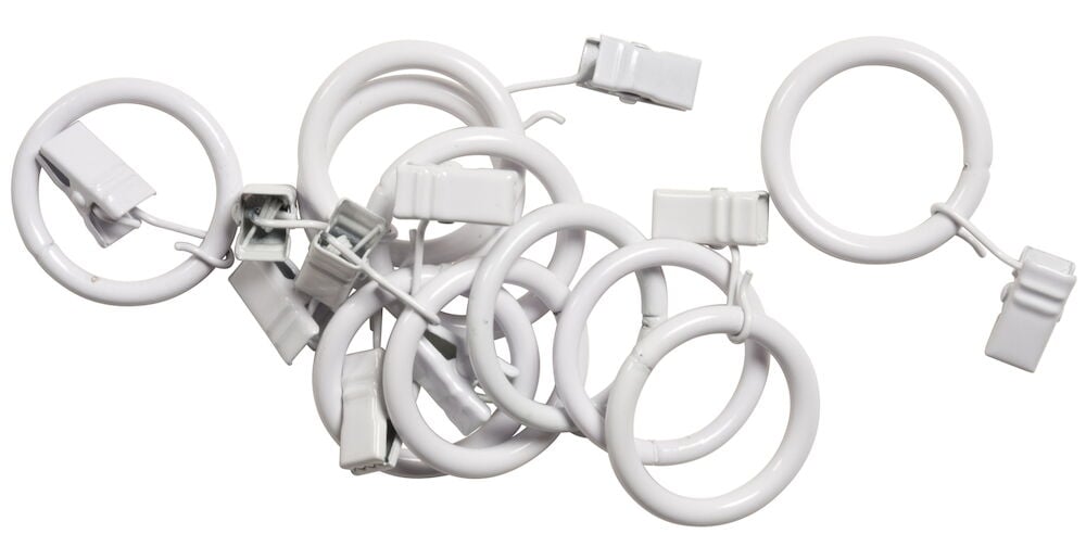 Kymmenen valkoista metalliverhorengasta klipseillä.