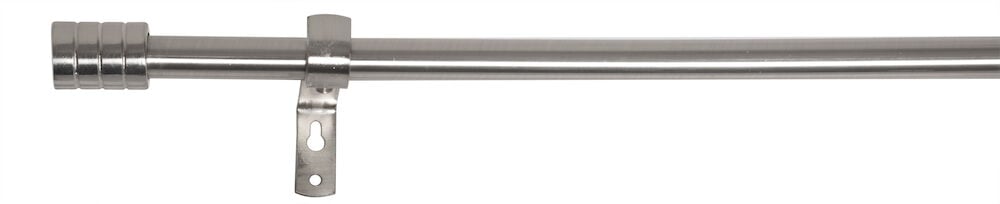 Silverfärgad justerbar gardinstång med väggfäste.