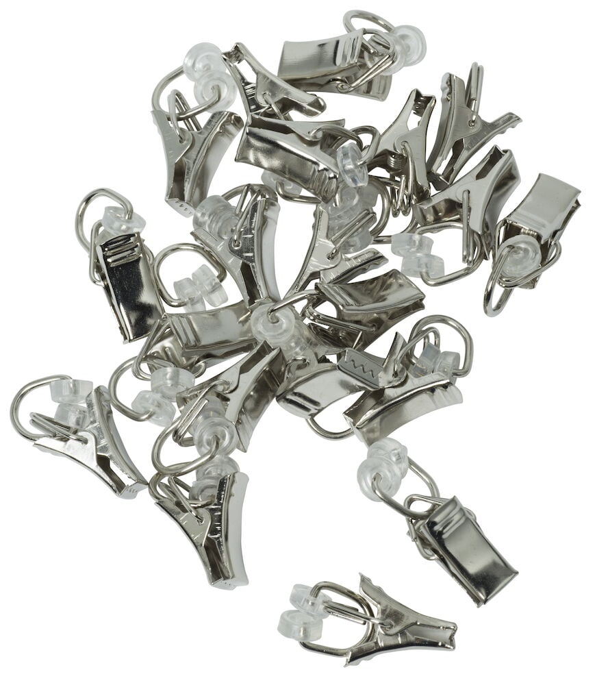 Hopeanvärisiä verhoklipsejä, joissa on valkoiset muovipyörät.