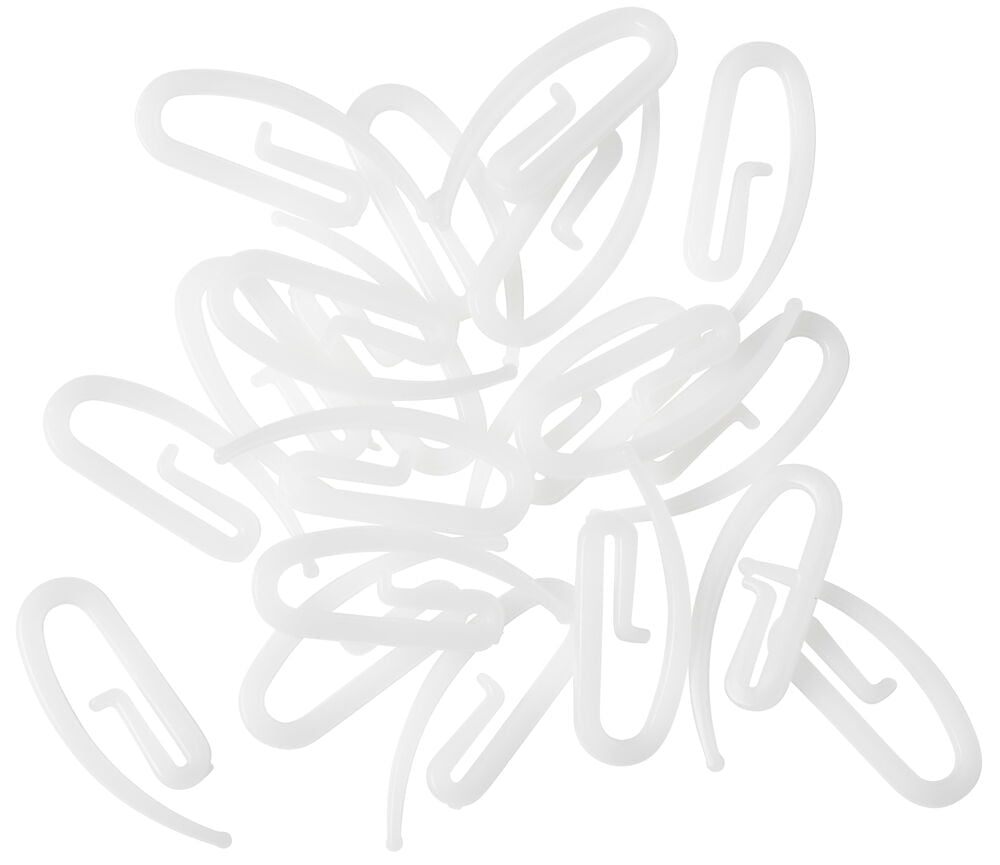 Vita gardinkrokar av plast i ett spritt paket.