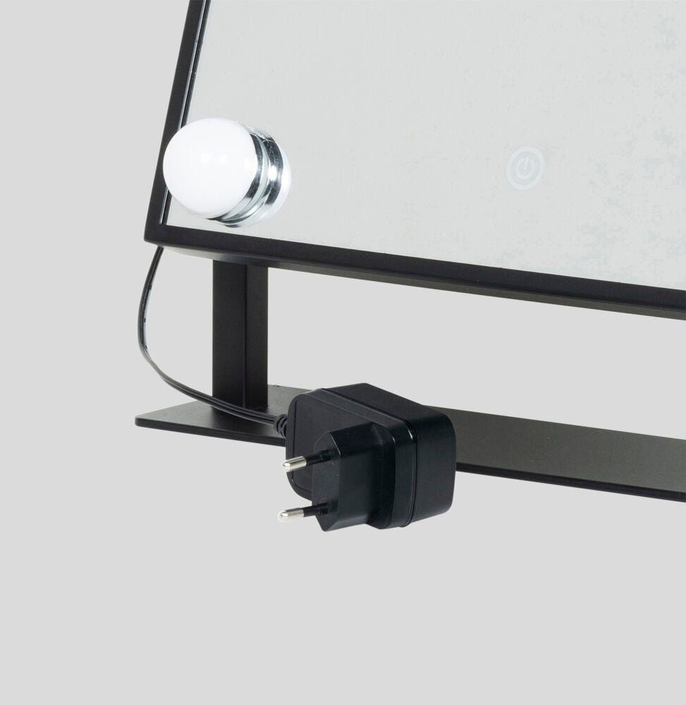 Svart spegel med LED-lampa och stickkontakt.
