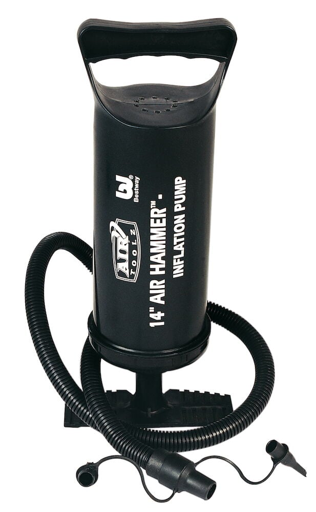 Schwarze manuelle Luftpumpe mit Schlauch und Ventiladapter.